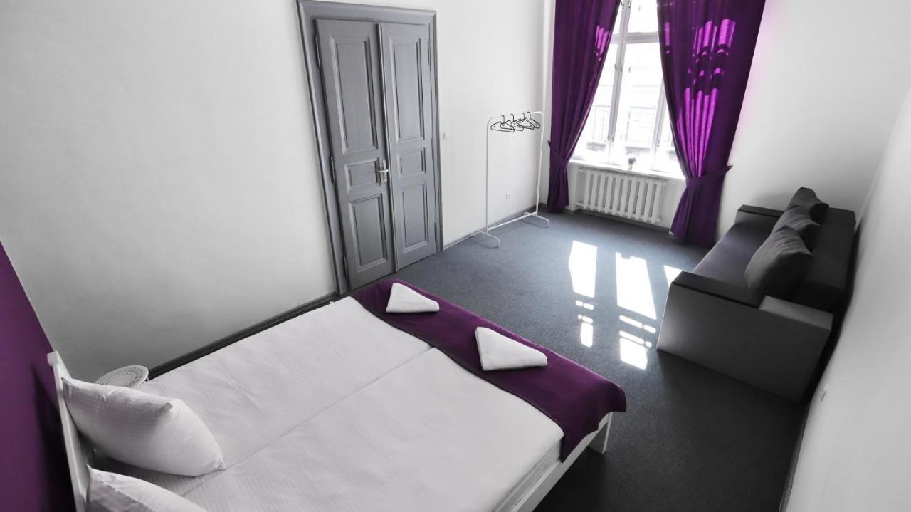 Family Hostel Lviv Bagian luar foto