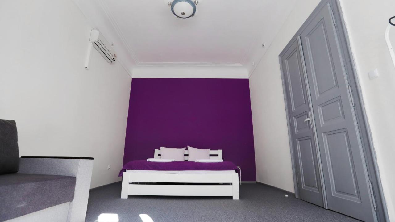 Family Hostel Lviv Bagian luar foto