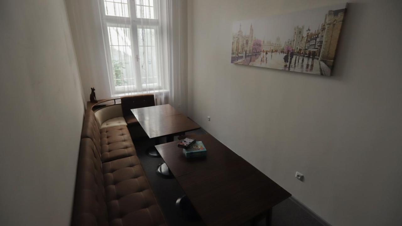 Family Hostel Lviv Bagian luar foto